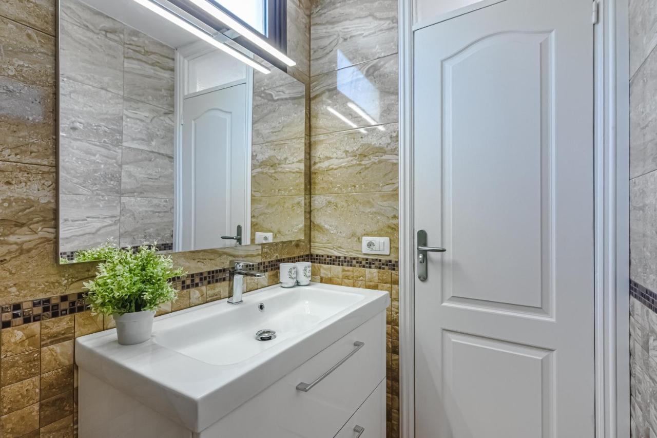 Apartment Apart America - 150 Meters From The Beach, Free Wi-Fi Arona  Exteriér fotografie